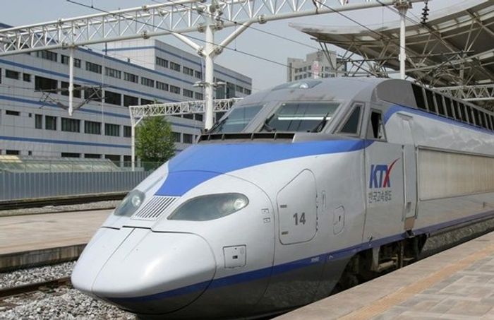 한국철도공사(코레일)가 15일부터 승차권 예매 앱 '코레일톡' 결제수단에 롯데멤버스 '엘포인트'를 추가한다.ⓒ코레일