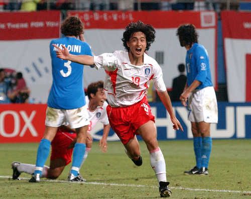 2002년 월드컵 이탈리아와 16강전서 골든골을 성공시킨 안정환. ⓒ 연합뉴스