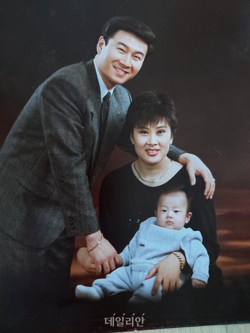 강진♡김효선의 신혼시절 가족사진 ⓒ본인 제공