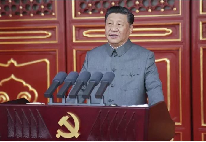 시진핑 중국 국가주석이 지난해 7월 베이징 톈안먼 광장에서 열린 공산당 창당 100주년 경축대회에서 연설을 하고 있다.ⓒ 베이징 AP 연합뉴스