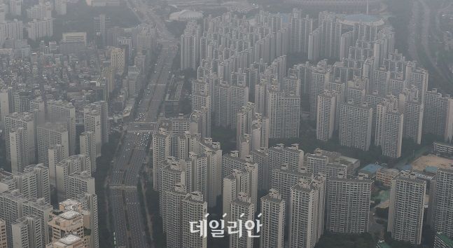 지난 21일 윤석열 정부의 첫 세제 개편안이 발표됐다. 부동산 세제 부분에는 1가구1주택자를 비롯해 다주택자에 대한 세금 완화 방안이 담겼다.ⓒ뉴시스