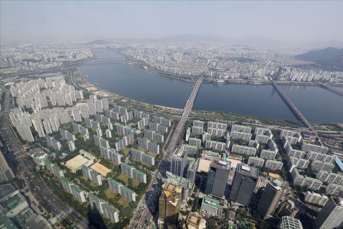 대출 이자 부담으로 2주 연속 하락했던 서울 아파트 매매가격이 용산 개발 기대감에 보합(0.00%)을 나타냈다.ⓒ데일리안 홍금표 기자