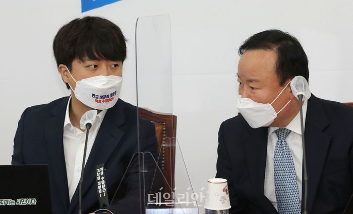 국민의힘 이준석(왼쪽) 전 대표, 김재원 전 최고위원 (공동취재사진) ⓒ데일리안 박항구 기자