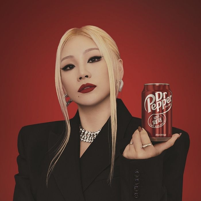 코카콜라의 탄산음료 ‘닥터페퍼(Dr. Pepper)’는 최근 닥터페퍼 마니아로 알려진 가수 씨엘(CL)을 브랜드 모델로 전격 발탁했다.ⓒ코카콜라