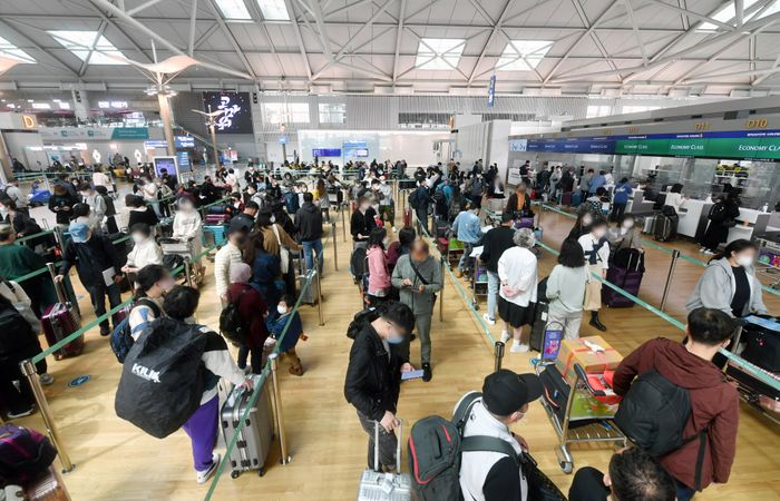 인천공항에 여행객들이 줄을 서고 있다.ⓒ뉴시스