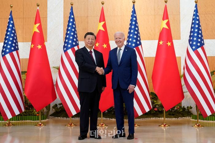 (오른쪽부터) 조 바이든 미국 대통령과 시진핑 중국 국가주석(자료사진) ⓒAP/뉴시스