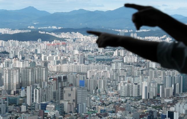 2006년 한해 강남 집값이 24.6% 급등하는 등 서울이 무려 19.7% 올랐고, 수도권도 20.2% 수직상승했다. 외환위기가 끝나면서 경기회복으로 부동산가격이 급반등했던 2002년(22.8%) 이후 최고 상승률이었다.ⓒ뉴시스