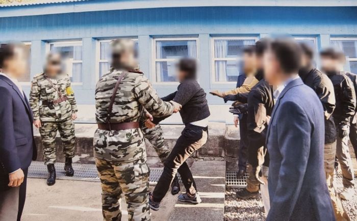 중대범죄를 저지른 탈북민이 입국을 시도할 경우 통일부 장관으로 하여금 수사기관에 수사의뢰를 하도록 하는 방안이 추진된다. ⓒ통일부