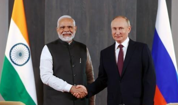 9월 SCO에서 만난 모디 인도 총리(왼쪽)와 푸틴 러시아 대통령. ⓒEPA 연합뉴스