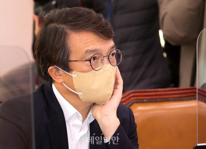 김의겸 더불어민주당 의원이 지난 7일 국회에서 열린 법제사법위원회 전체회의에 참석해있다. ⓒ데일리안 박항구 기자