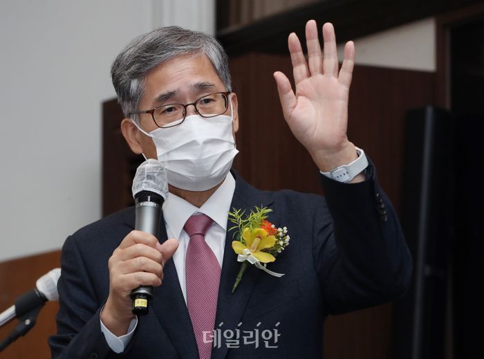 국민의힘 당대표 후보인 김기현 의원의 후원회장을 맡고 있는 신평 변호사 ⓒ국회사진취재단