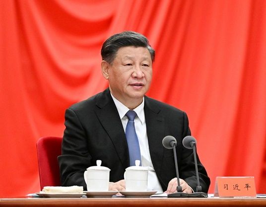 시진핑 중국 국가주석은 지난달 31일 열린 제2차 중국공산당 중앙정치국 집단학습에서 국제경쟁전략과 관련해 "(반도체 등 첨단산업에서) 외국의 목조르기 문제를 해결해 과학기술 분야에서 선두로 나서야 한다"고 강조했다. ⓒ 신화/뉴시스