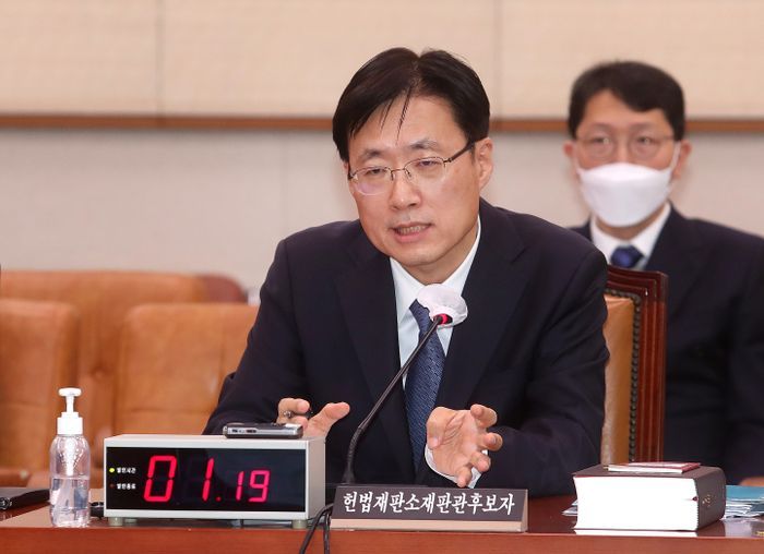 김형두 헌법재판관 후보자가 28일 국회에서 열린 인사청문회에서 의원들의 질의에 답변하고 있다.ⓒ데일리안 박항구 기자