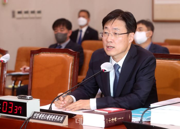 김형두 헌법재판관 후보자가 28일 국회에서 열린 인사청문회에서 의원들의 질의에 답변하고 있다. ⓒ데일리안 박항구 기자