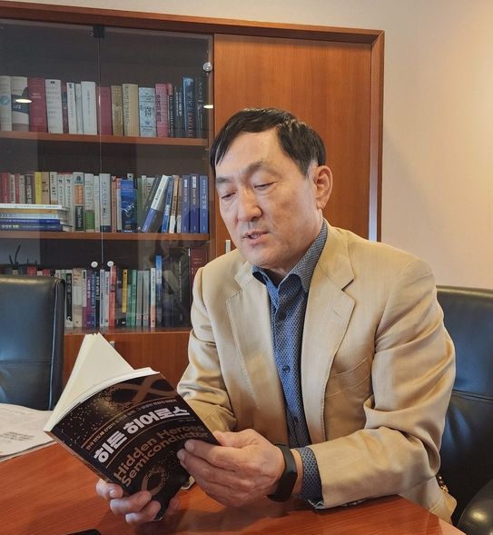 임형규 전 삼성전자 사장이 서울 강남구 대치동 사무실에서 반도체 산업에 대한 견해를 밝히고 있다.ⓒ데일리안 임채현 기자