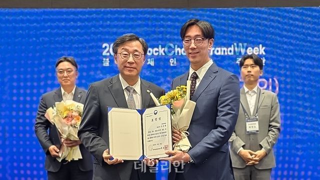 과학기술정보통신부 장관 표창을 수상한 김종협 파라메타 대표(오른쪽). ⓒ과학기술정보통신부