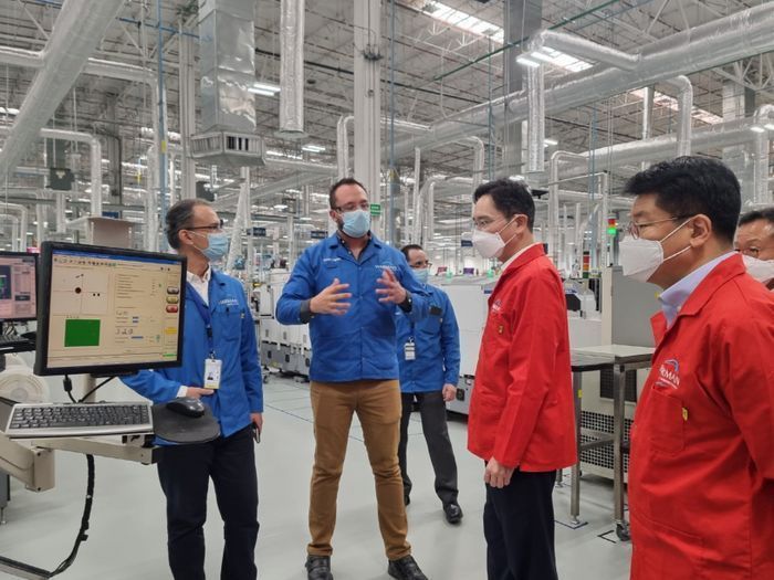2022년 9월 이재용 당시 삼성전자 부회장이 멕시코 하만 공장을 방문해 생산 현황을 점검하고 있는 모습. ⓒ삼성전자