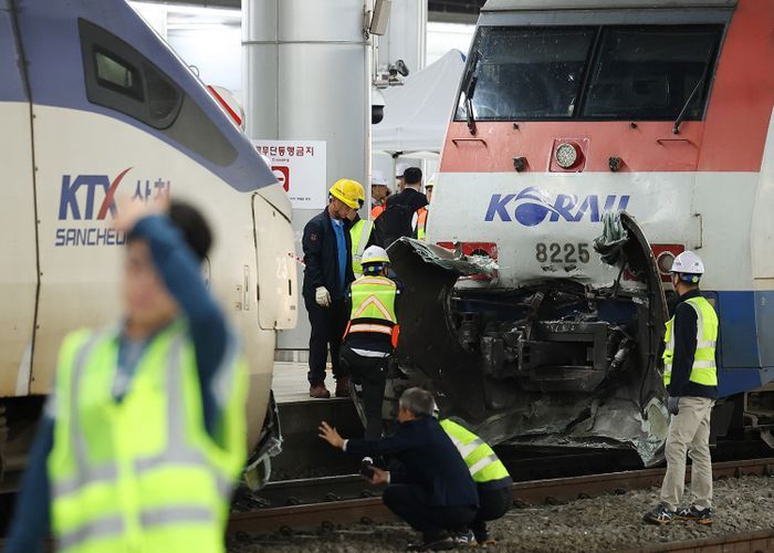 서울역에서 무궁화호 열차와 KTX-산천 열차 추돌 사고가 발생한 것과 관련해 선로 복구가 완료돼 열차 운행이 재개됐다.ⓒ연합뉴스