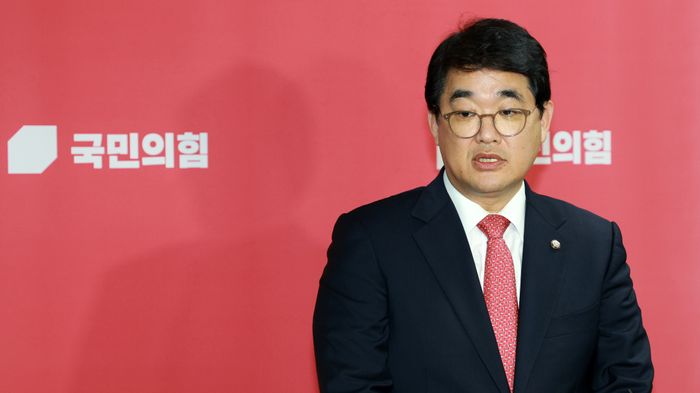 배준영 국민의힘 전략기획부총장이 22일 오후 서울 여의도 국회에서 총선기획단 3차 회의결과 백브리핑을 하고 있다. ⓒ뉴시스