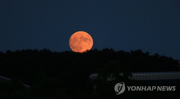 [오늘 날씨] 연휴 첫날, 전국 곳곳 '비'…2024년 추석 보름달 뜨는 시간·달맞이 명소는?