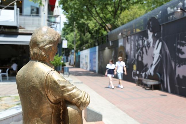 무시 못 할 경제효과…지역 살리는 연예인 길 [연예인 거리, 빛과 그림자①]