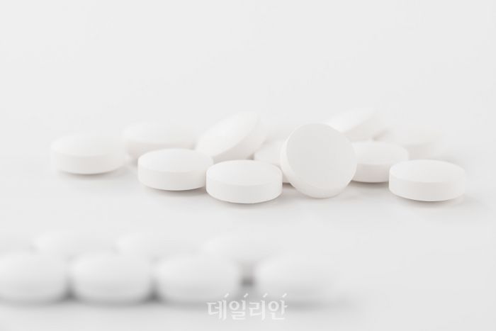 침묵하는 팬데믹 ‘항생제 내성’…떠오르는 치료 대안 ‘박테리오파지’