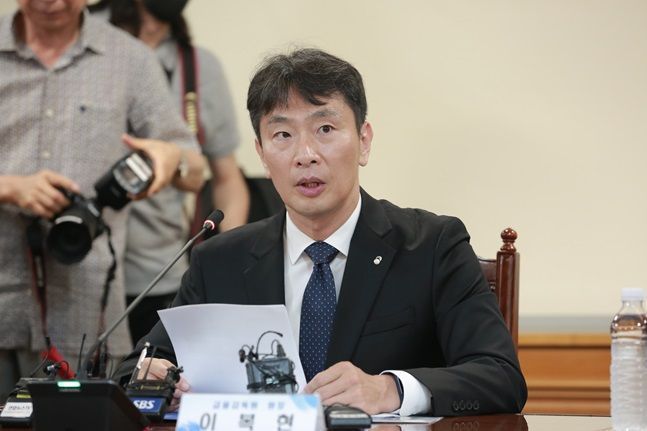 이복현 “신규상장 코인, 불공정거래 혐의 발견 시 엄중 책임”