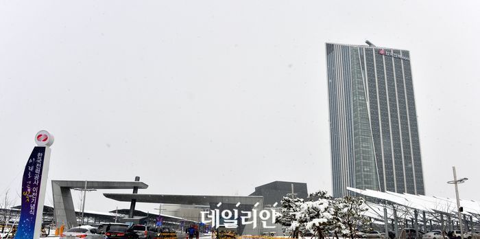 한전, 해외자산 매각 투자설명회 개최…그린에너지 중심 자산 포트폴리오 대전환