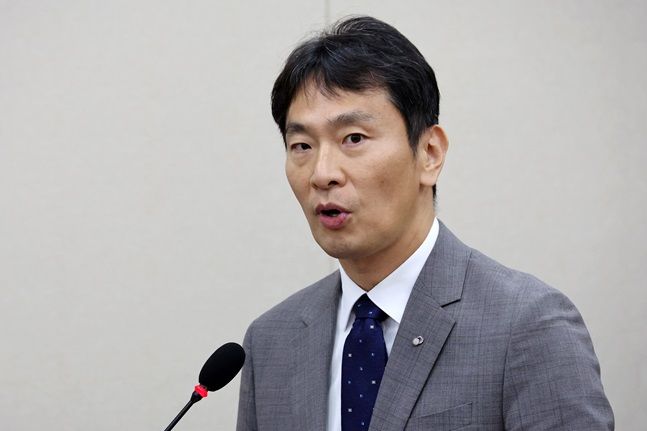 이복현 "가계대출 규제 엇박자 아냐…혼선 재차 송구" [2024 국감]