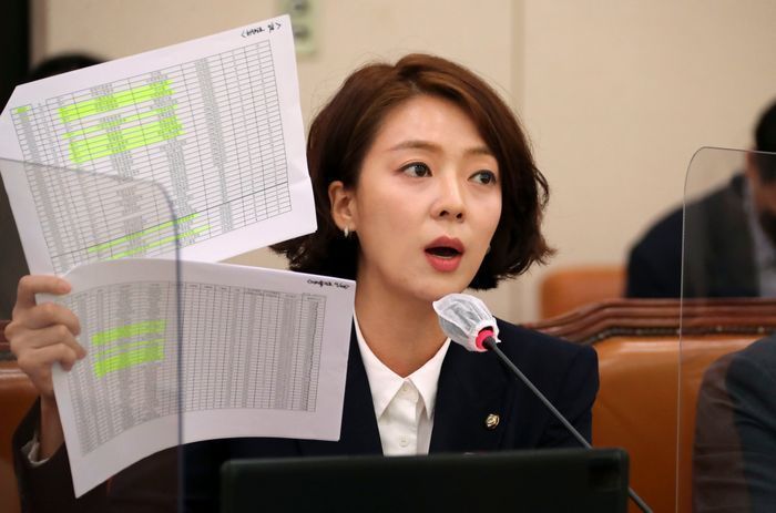 배현진 "중국산 선정적 숏폼드라마, 심의 없이 아이들에 노출…영등위, 특단 조치 취해야"