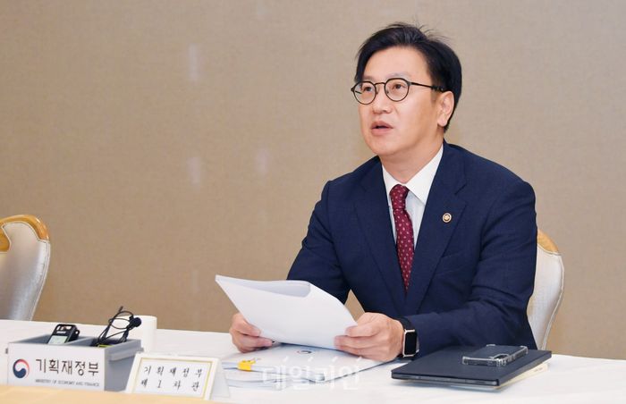 기재차관 “배출권 거래시장 개선…연기금·자산운용사 참여 허용”