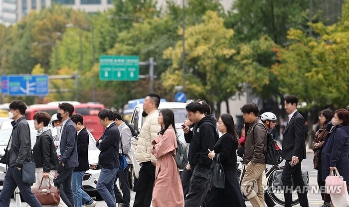 [오늘 날씨] 전국 새벽까지 비, 낮에도 바람 쌀쌀...반려견 추위 느낄 때 하는 행동은?