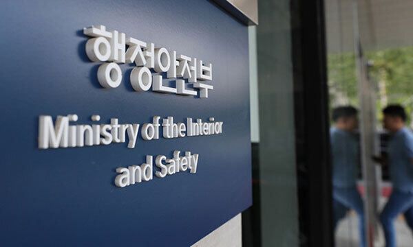 '공무원 정년 65세' 논의 본격화...초고령화사회 정년연장 불가피