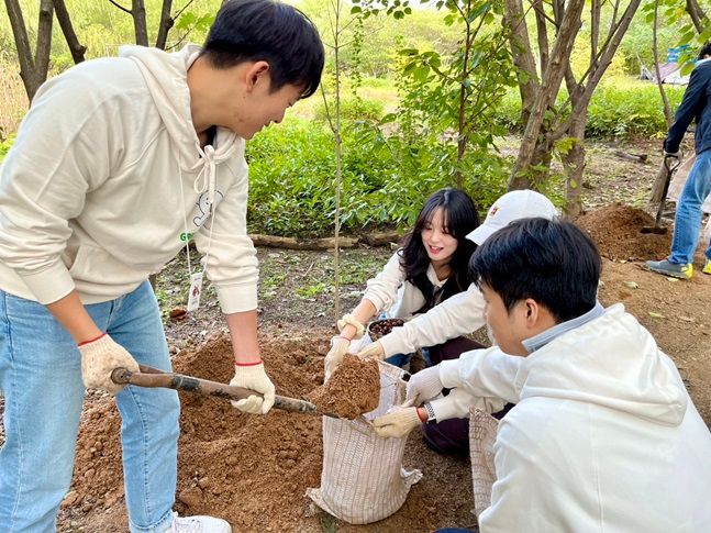 현대캐피탈, 노을공원에서 나무 심기 봉사