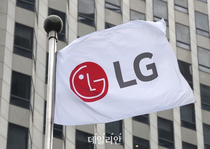 "신사업으로 직진" 전자부품사도 '안정 리더십' 택한 LG