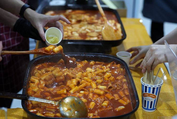 “구관이 명관” 마라탕후루 지고 떡볶이 다시 뜬다