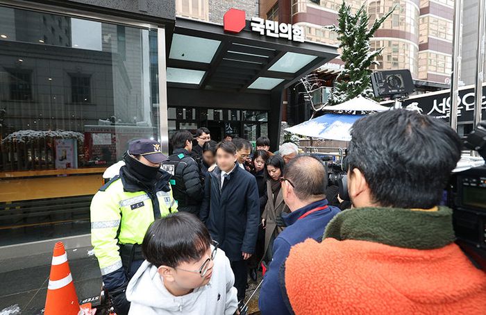 검찰, '명태균 공천개입 의혹' 국민의힘 당사 이틀째 압수수색