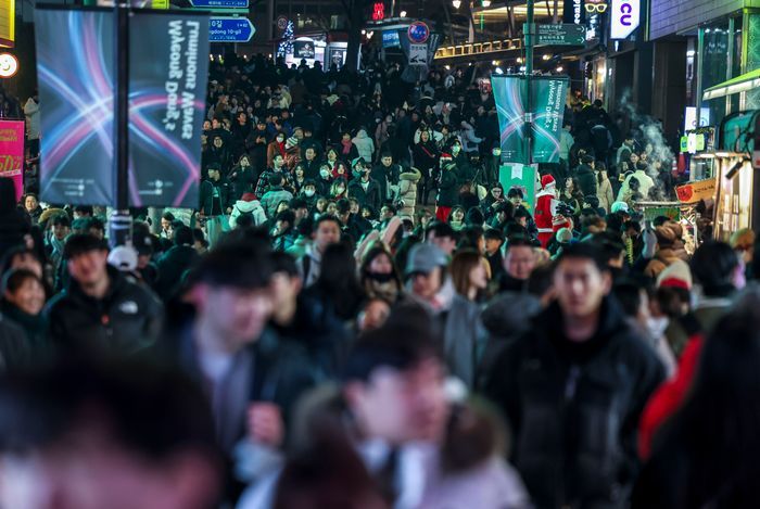 상가 시장도 '희비'…웃는 대형 리테일과 우는 자영업자