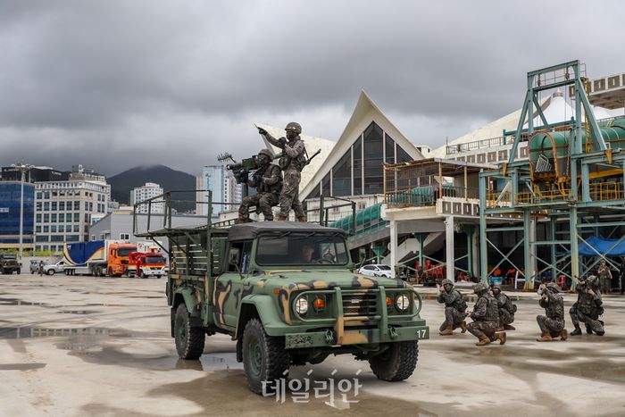 드론 대량생산 예고한 북한…군, 동·서해 및 후방서 합동방공훈련 실시