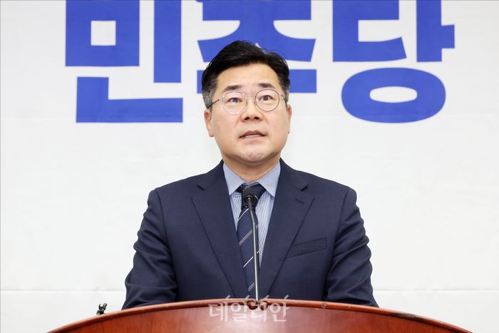 [속보] 박찬대, 尹 체포영장 발부에 "국민의힘, 내란수괴 감싸지 말라"