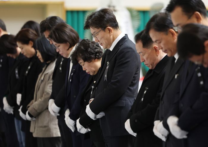 권성동, '제주항공 참사' 현장 찾아 "유족 생활안정 최대한 지원"