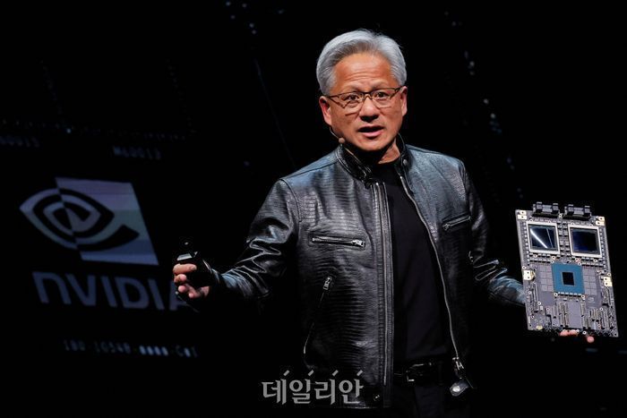 엔비디아 젠슨 황 “최태원 만날 예정...삼성 HBM 테스트 성공 확신”