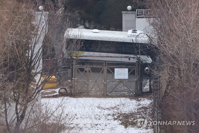 "경호처 억지로 제압하려다 한순간에 총싸움 난다"