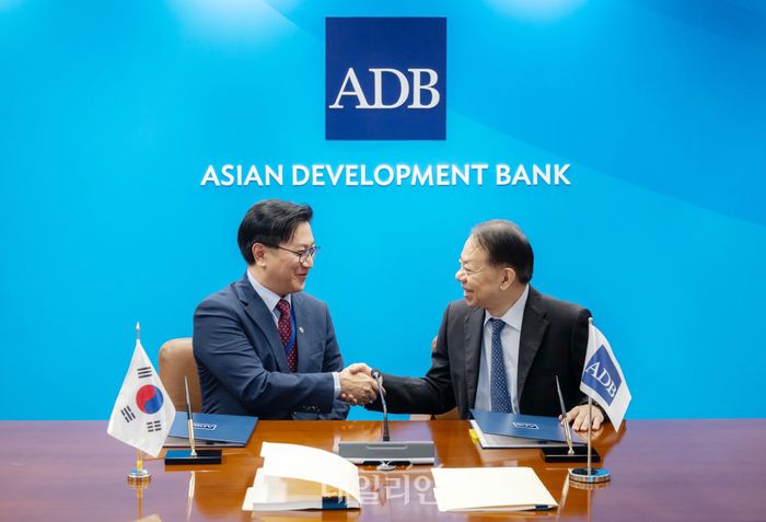 기재차관, ADB 총재 면담…“아태기후 지원 1억 달러 보증 약정”