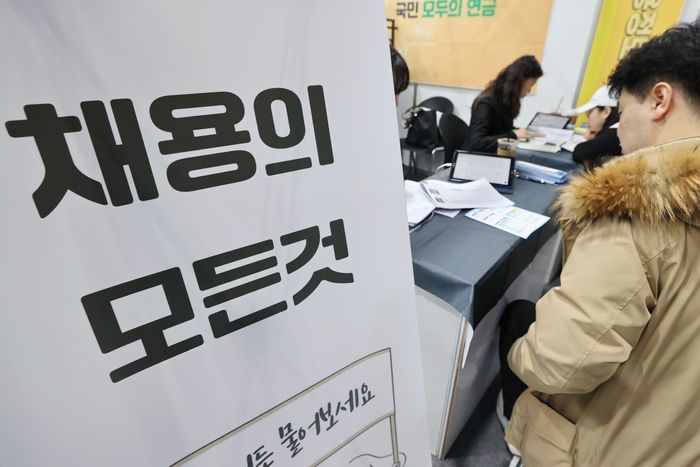 '그냥 쉬는 청년' 1년 새 12%↑…취업해도 '불완전 고용' 급증