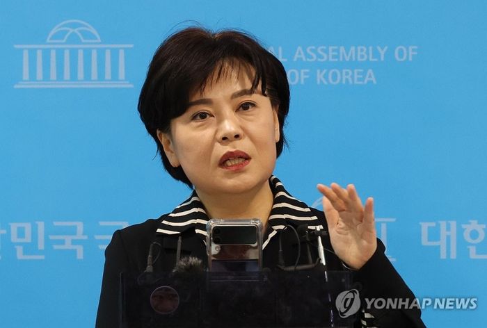 윤희숙 "이재명, 경제관 홱홱 바뀌는 다중인격…우리 경제 길목 막아"