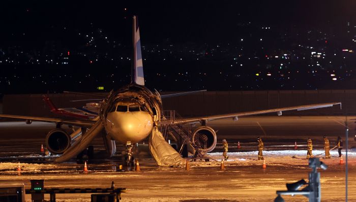 김해공항 에어부산 화재, 3명 경상·항공기 반소…“사고 원인 조사 중”