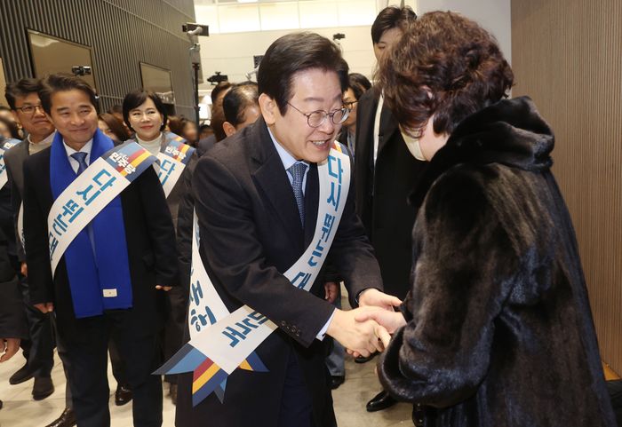 이재명 "끝나지 않은 내란의 그림자…'다시 대한민국' 이제 시작"