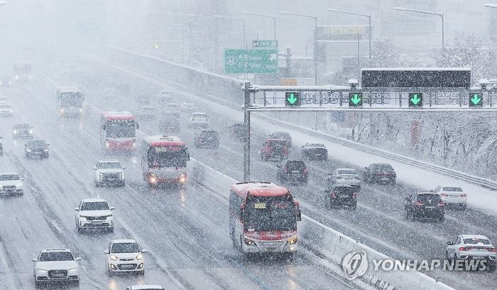 29일 낮 전국 대설특보 모두 해제…위기경보 '관심' 하향