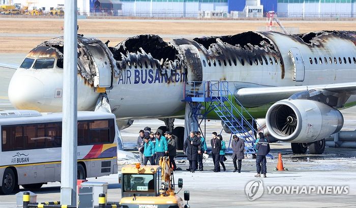 항공철도사고조사위, 에어부산 여객기 감식 앞두고 사전회의